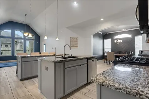 2006 Post Oak Court Pearland TX 77581
