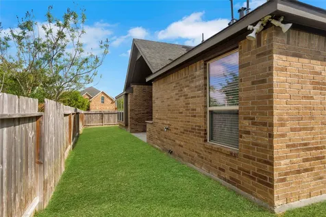 2006 Post Oak Court Pearland TX 77581