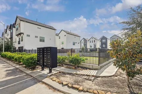 3710 Creekmont Gardens Lane Houston TX 77091