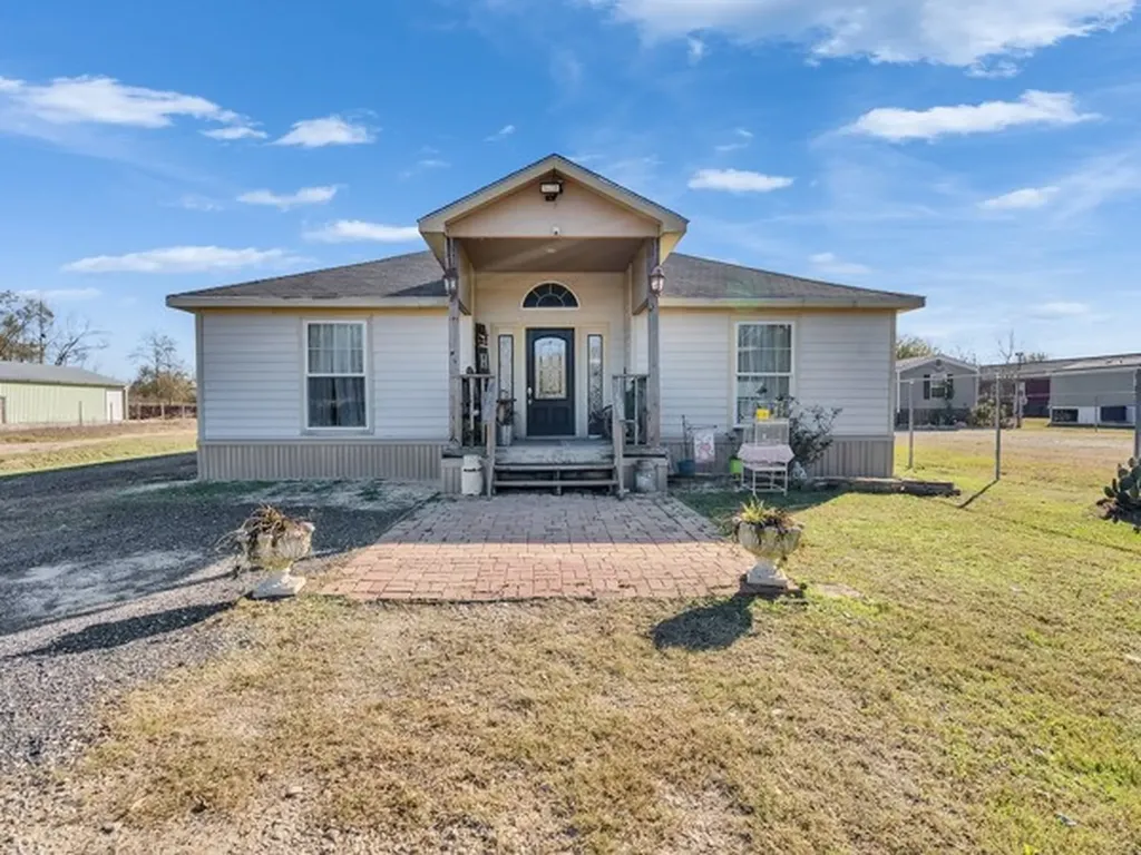 1414 County Road 3550 Cleveland TX 77327
