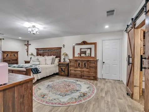 1414 County Road 3550 Cleveland TX 77327