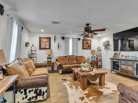 1414 County Road 3550 Cleveland TX 77327