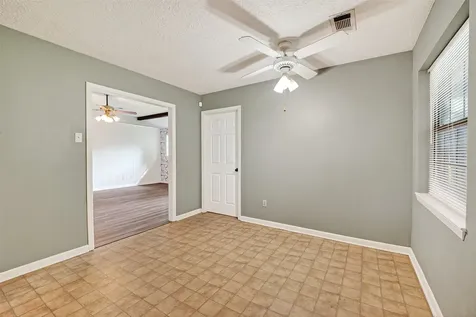 210 Woodhaven Street Highlands TX 77562