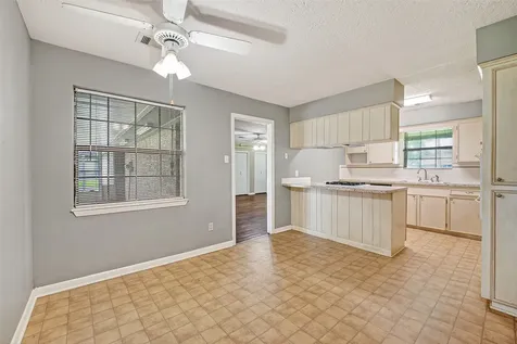 210 Woodhaven Street Highlands TX 77562