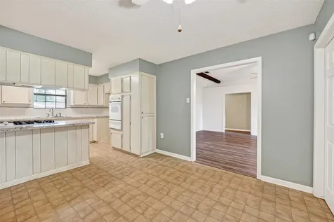 210 Woodhaven Street Highlands TX 77562