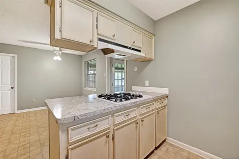 210 Woodhaven Street Highlands TX 77562