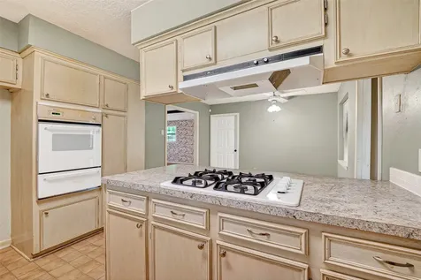 210 Woodhaven Street Highlands TX 77562
