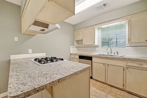 210 Woodhaven Street Highlands TX 77562