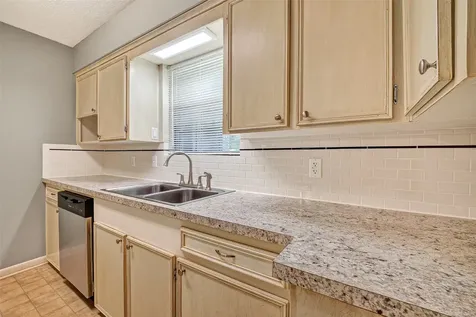 210 Woodhaven Street Highlands TX 77562