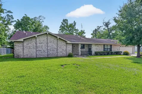 210 Woodhaven Street Highlands TX 77562