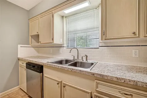 210 Woodhaven Street Highlands TX 77562