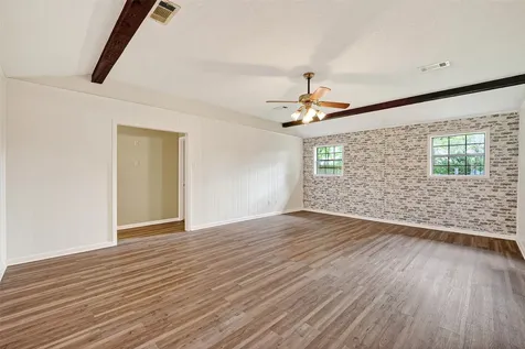 210 Woodhaven Street Highlands TX 77562