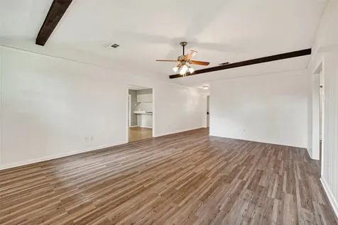 210 Woodhaven Street Highlands TX 77562