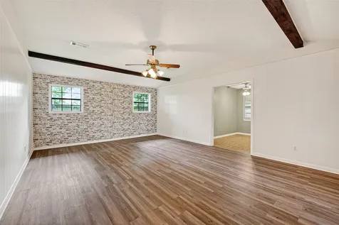 210 Woodhaven Street Highlands TX 77562