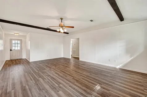 210 Woodhaven Street Highlands TX 77562
