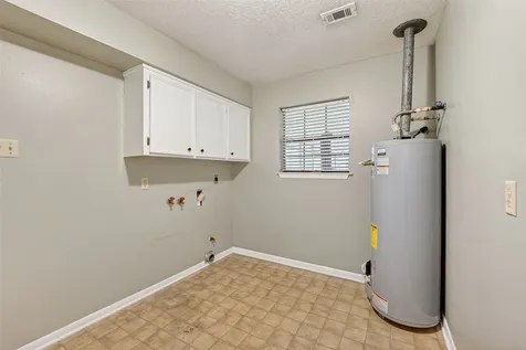 210 Woodhaven Street Highlands TX 77562