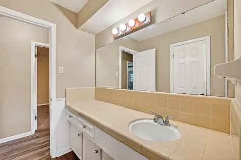 210 Woodhaven Street Highlands TX 77562