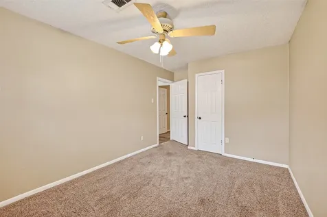 210 Woodhaven Street Highlands TX 77562