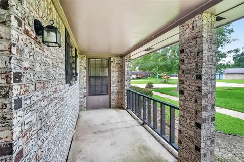 210 Woodhaven Street Highlands TX 77562
