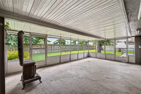 210 Woodhaven Street Highlands TX 77562