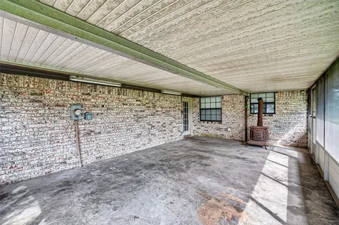 210 Woodhaven Street Highlands TX 77562