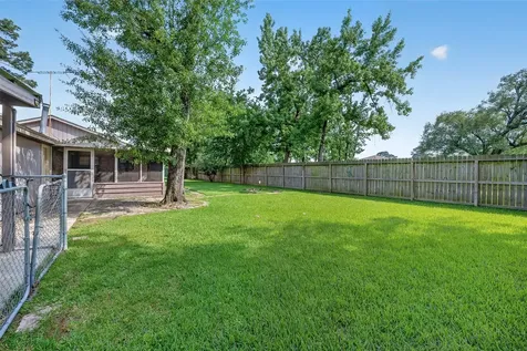 210 Woodhaven Street Highlands TX 77562