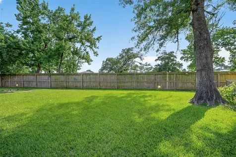 210 Woodhaven Street Highlands TX 77562