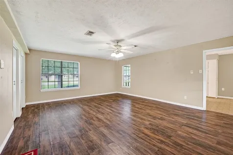 210 Woodhaven Street Highlands TX 77562