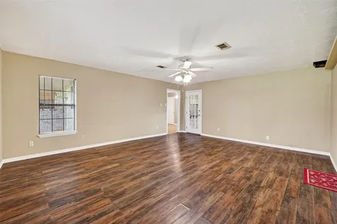 210 Woodhaven Street Highlands TX 77562