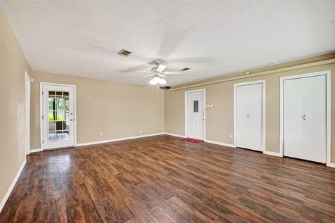210 Woodhaven Street Highlands TX 77562
