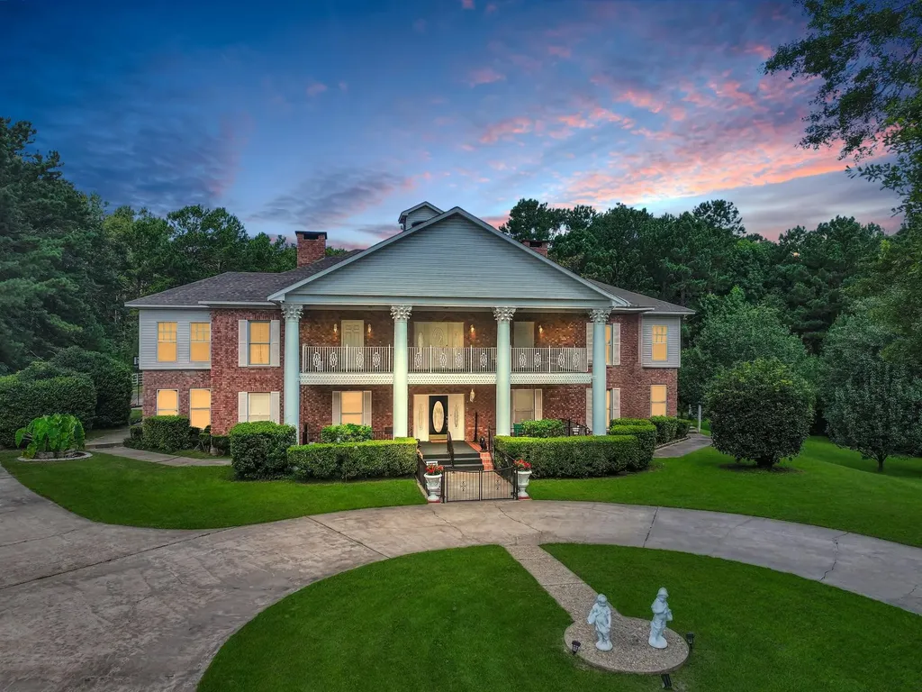 1800 S Magnolia Street Woodville TX 75979