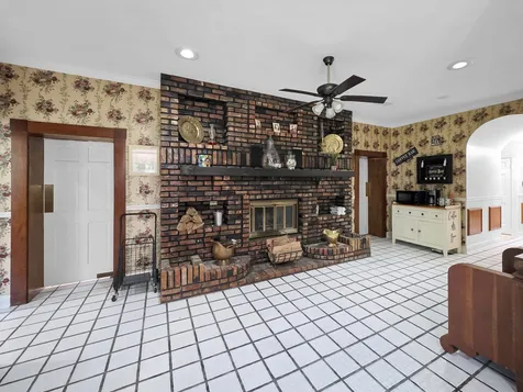 1800 S Magnolia Street Woodville TX 75979