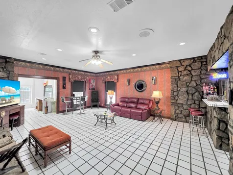 1800 S Magnolia Street Woodville TX 75979