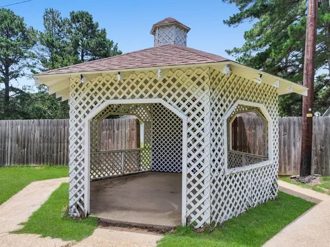 1800 S Magnolia Street Woodville TX 75979