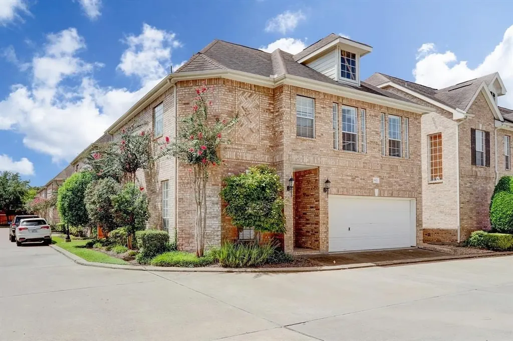 2822 Briarhurst Park Houston TX 77057