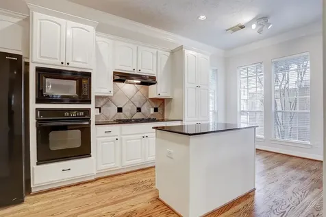 2822 Briarhurst Park Houston TX 77057