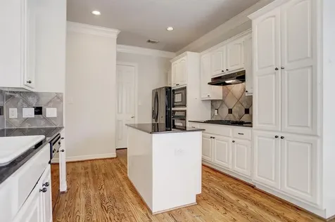 2822 Briarhurst Park Houston TX 77057