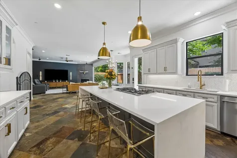 5413 Evergreen Street Bellaire TX 77401