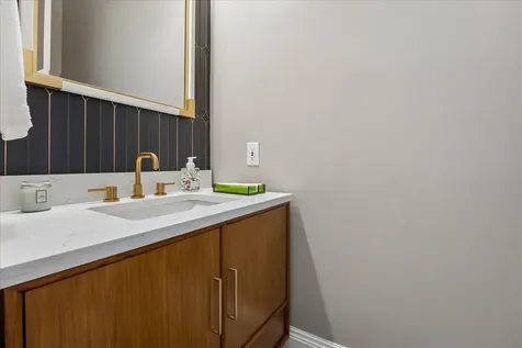 5413 Evergreen Street Bellaire TX 77401