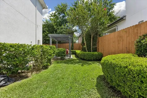 5413 Evergreen Street Bellaire TX 77401