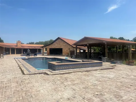 1226 County Road 45 Angleton TX 77515