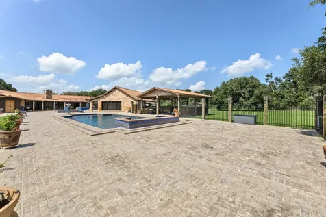 1226 County Road 45 Angleton TX 77515