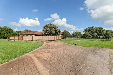 1226 County Road 45 Angleton TX 77515