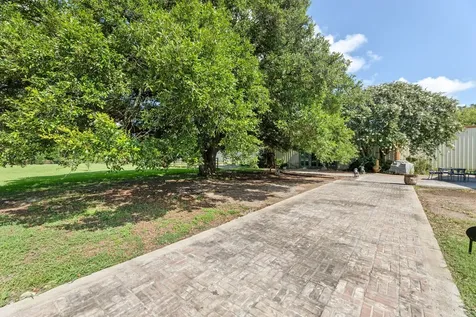 1226 County Road 45 Angleton TX 77515
