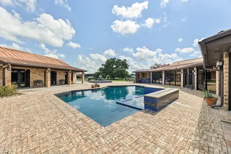 1226 County Road 45 Angleton TX 77515