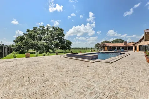 1226 County Road 45 Angleton TX 77515