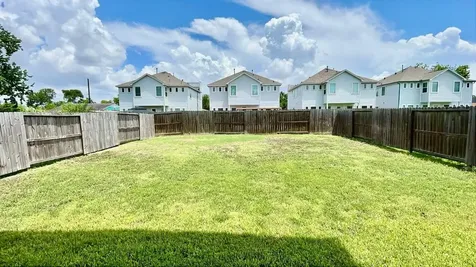4923 Higgins Street Houston TX 77033