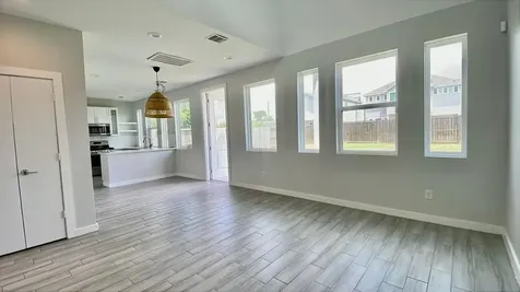 4923 Higgins Street Houston TX 77033