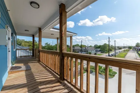 175 W 6th Street D Kemah TX 77565