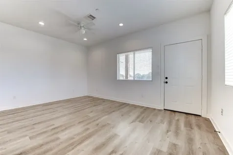 175 W 6th Street D Kemah TX 77565
